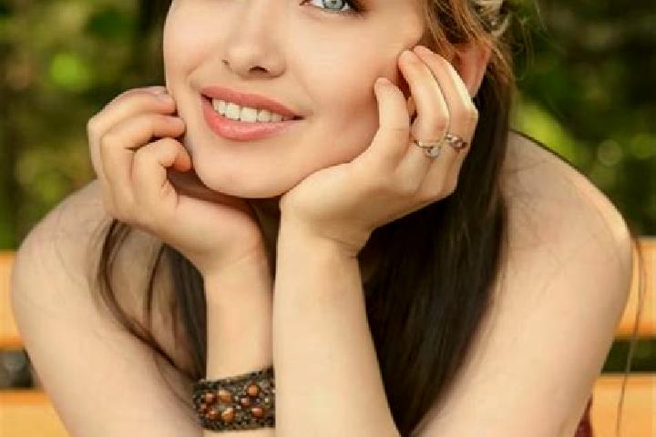 Emily, 25, a red blue-eyed asian companion based in Halor. Offering GFE, Party Girl, Massage, Domination. Available for incall and outcall, day and evening d...