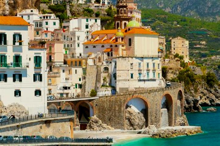 Emily, 25 — Escort in Case Dosa, Italy
