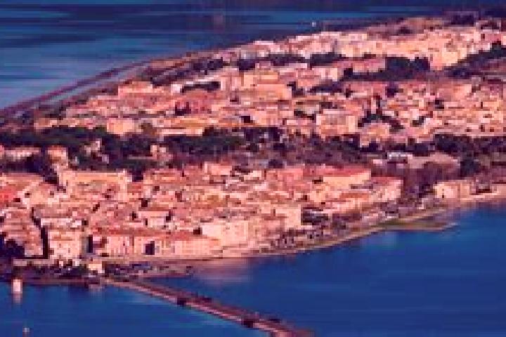 Emily, 25 — Escort in Orbetello Scalo, Italy