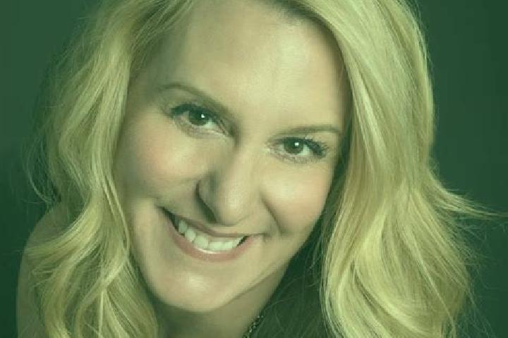 Emily, 25 — Escort in Rollinsford, United States