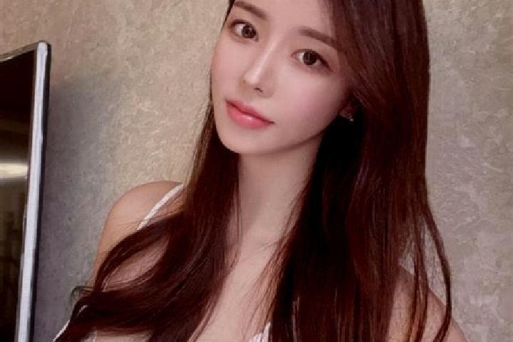 Emily, 25 — Escort in Sanguanmiao, China