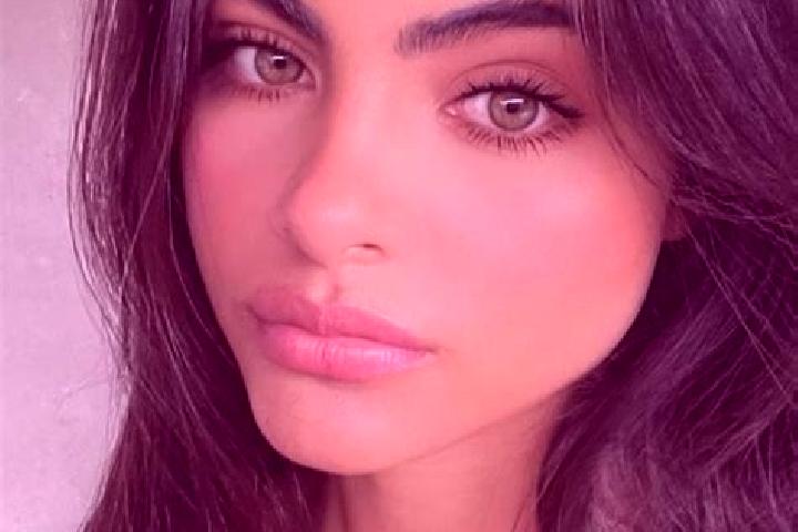 Emily, 26, a brunette green-eyed middle eastern companion based in Scott. Offering Duos, Massage, CIM. Available for incall and outcall, day and evening dates.
