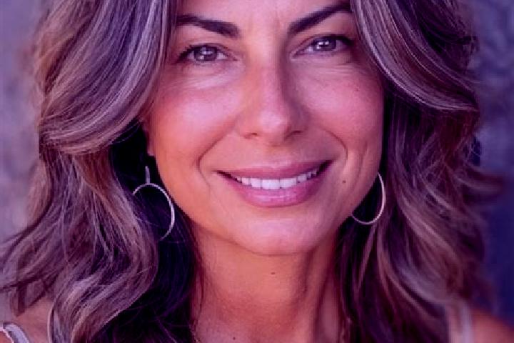 Emily, 26, a brunette grey-eyed latina companion based in Trumilly. Offering Tantra, Striptease, Party Girl, Erotic Massage, BDSM. Available for incall and o...