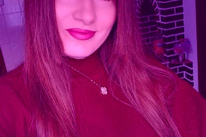 Emily, 26 — Escort in Fundu Racaciuni, Romania