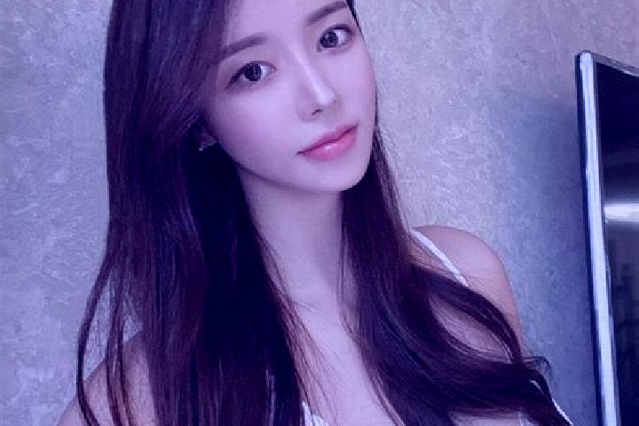 Emily, 26 — Escort in Nomih, Indonesia