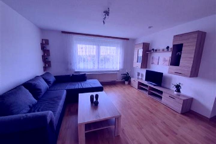 Emily, 26 — Escort in Regis-Breitingen, Germany