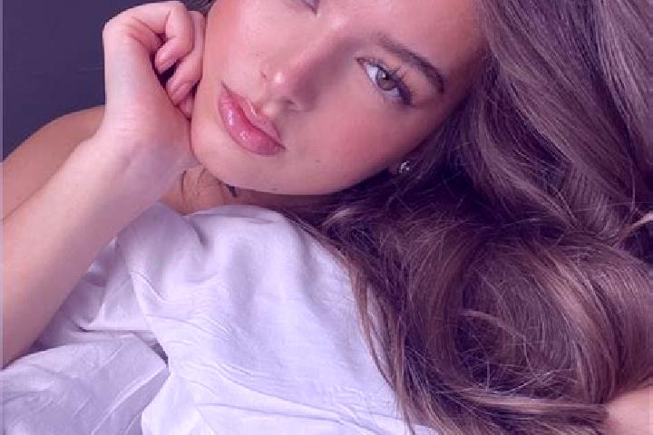Emily, 27, a chestnut hazel-eyed caribbean companion based in Saar. Offering Couples, Party Girl, Erotic Massage, GFE. Available for incall and outcall, day ...