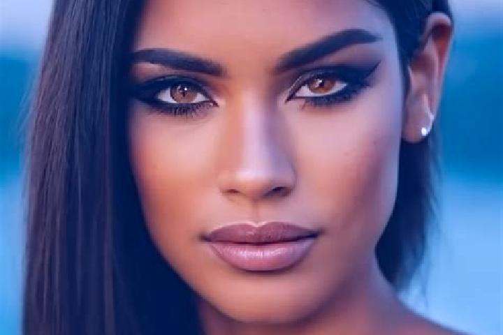 Emily, 27, a chestnut hazel-eyed latina companion based in Vireux-Wallerand. Offering 69, Party Girl, Striptease. Available for incall and outcall, day and e...