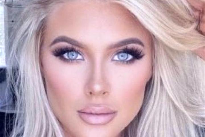 Emily, 27, a platinum blonde amber-eyed ebony companion based in Thi Tran Ganh Hao. Offering Couples, GFE, A-Level. Available for incall and outcall, day and...