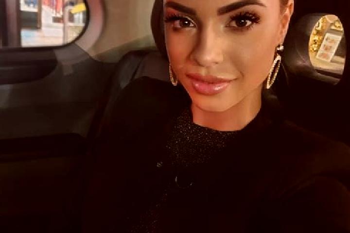 Emily, 27, a red dark-eyed ebony companion based in Rombiolo. Offering GFE, Erotic Massage, Party Girl, Overnight, Dinner Date. Available for incall and outc...