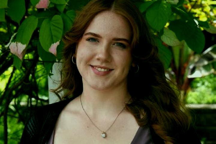 Emily, 27 — Escort in Bienfait, Canada