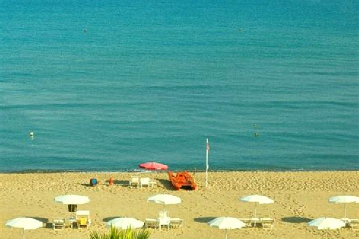 Emily, 27 — Escort in Licinella-Torre di Paestum, Italy