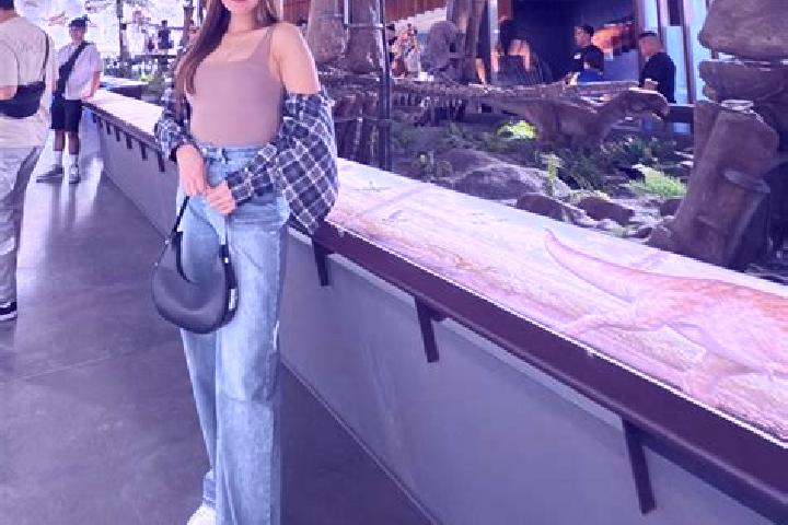 Emily, 27 — Escort in Nalus, Philippines