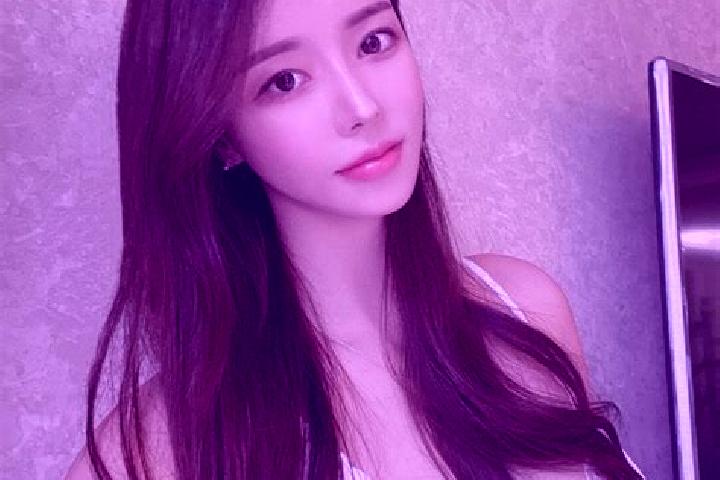 Emily, 27 — Escort in Shiziling, China