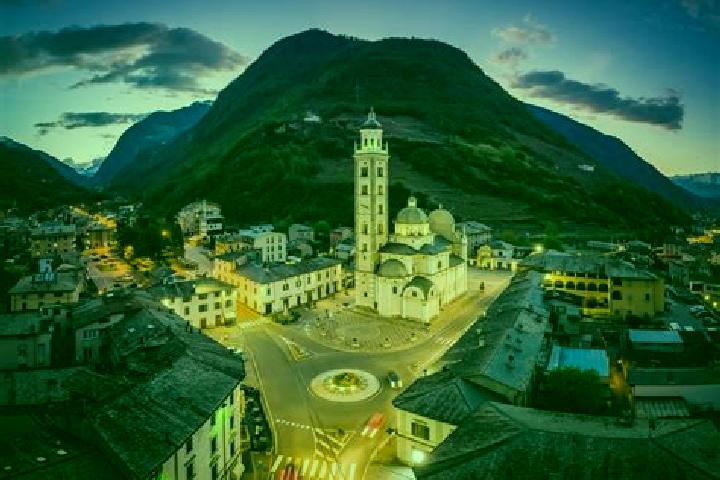Emily, 27 — Escort in Tirano, Italy