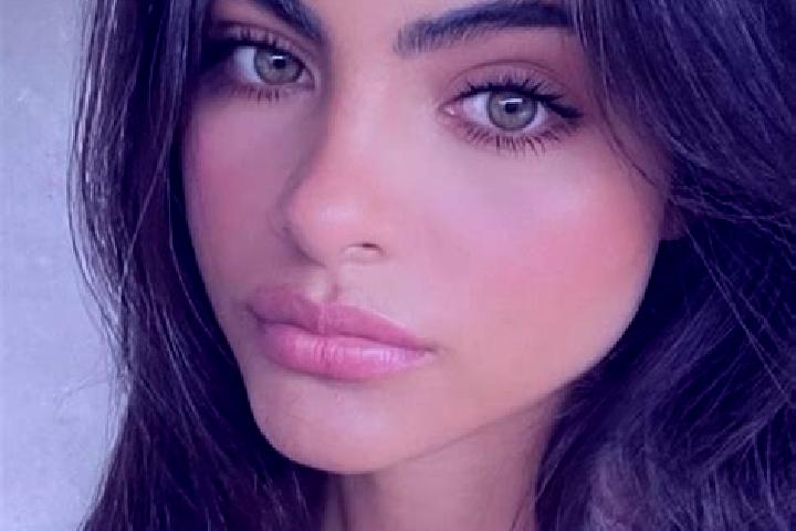 Emily, 28, a brunette green-eyed caribbean companion based in Almunge. Offering GFE, Fetish. Available for incall and outcall, overnight bookings available.