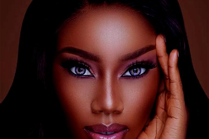 Emily, 28, a chestnut blue-eyed ebony companion based in Carmen de Apicala. Offering Tantra, GFE, Dinner Date. Available for incall and outcall, day and even...