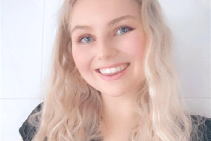 Emily, 28 — Escort in Oostham, Belgium