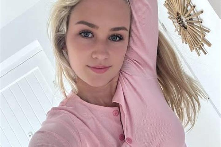 Emily, 28 — Escort in Stugun, Sweden
