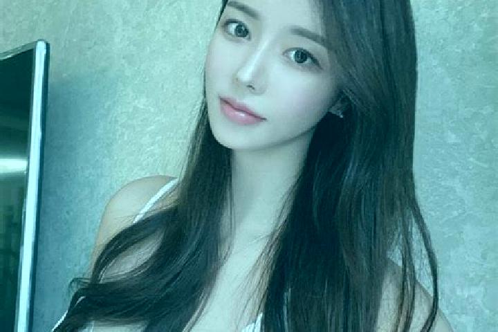 Emily, 28 — Escort in Tandian, China