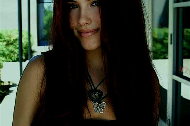 Emily, 29, a auburn dark-eyed mixed companion based in Klein Roennau. Offering Couples, Massage. Available for incall and outcall, day and evening dates.