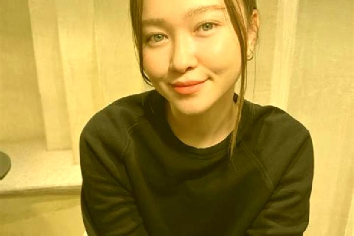 Emily, 29, a dark blonde blue-eyed asian companion based in Turubah. Offering Couples, Fetish, Dinner Date. Available for incall and outcall, overnight booki...