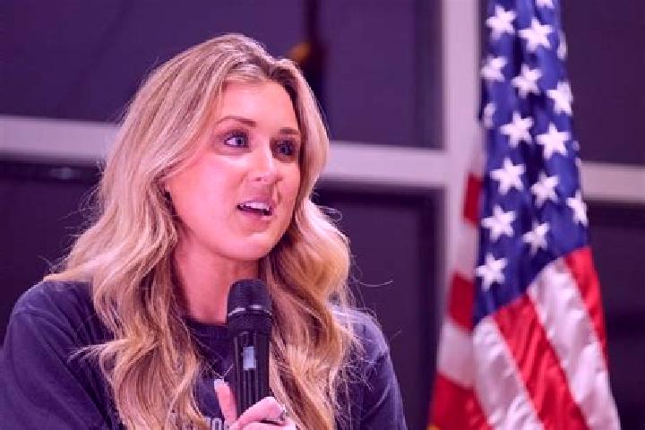 Emily, 29 — Escort in Cleone, United States