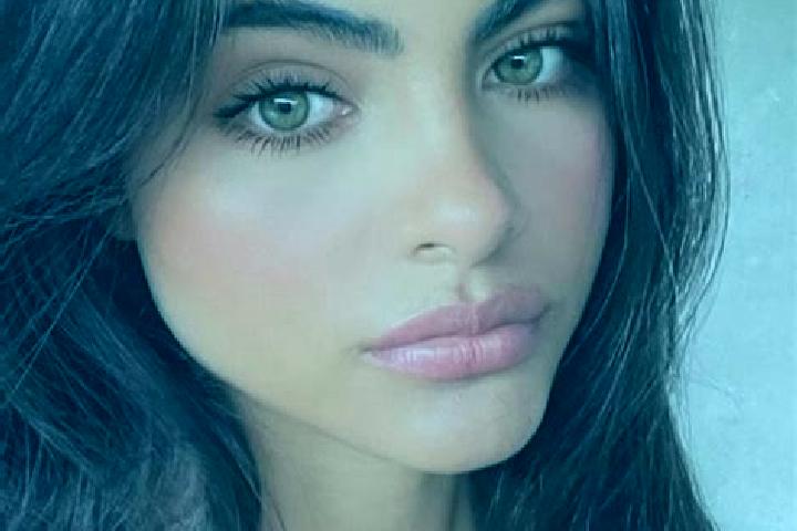 Emily, 30, a auburn dark-eyed caucasian companion based in Krizany. Offering 69, Duos, Domination. Available for incall and outcall, day and evening dates.