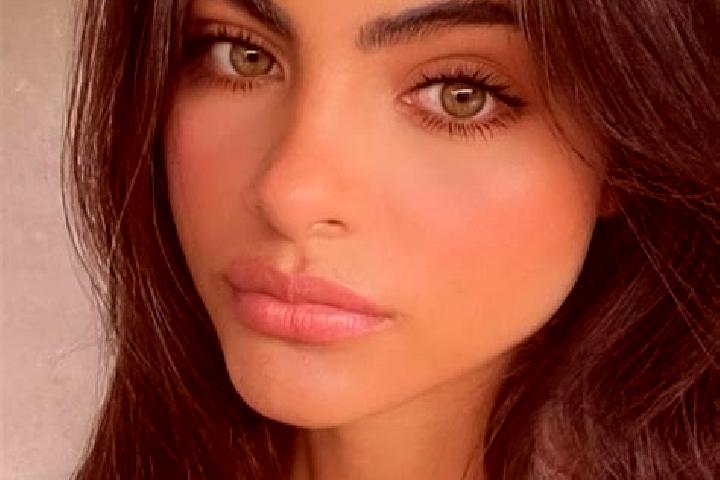 Emily, 30, a auburn dark-eyed indian companion based in Bush. Offering Party Girl, GFE. Available for incall and outcall, day and evening dates.