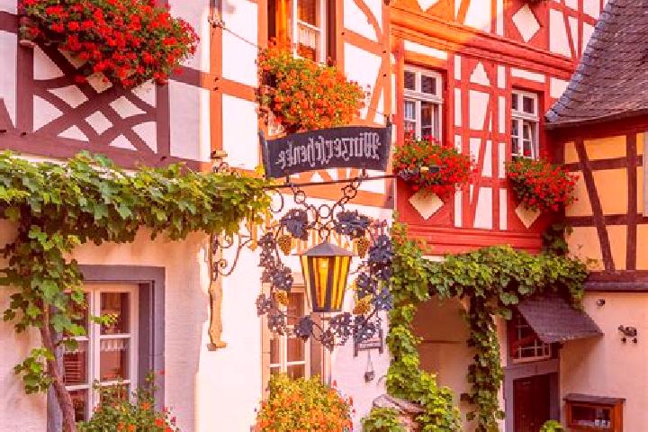 Emily, 30 — Escort in Berg, Germany