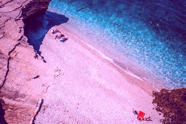 Emily, 30 — Escort in Klos, Albania