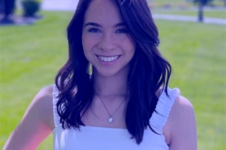 Emily, 30 — Escort in McClellan Park, United States