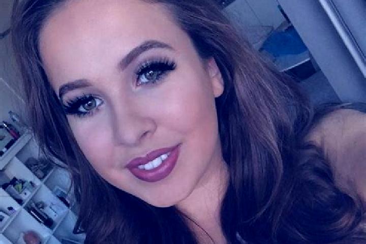 Emily, 31, a auburn brown-eyed european companion based in Nigel. Offering Deep French Kissing, Couples, Massage, Striptease, Party Girl. Available for incal...