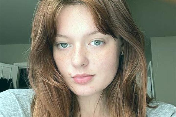 Emily, 31, a auburn hazel-eyed caucasian companion based in McBain. Offering OWO, Couples, Duos. Available for incall and outcall, day and evening dates.