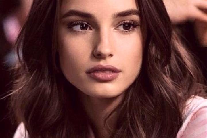 Emily, 31, a brunette brown-eyed middle eastern companion based in Eede. Offering Prostate Massage, Domination, BDSM, Roleplay. Available for incall and outc...