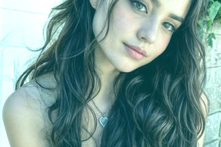 Emily, 31, a chestnut hazel-eyed middle eastern companion based in Boo. Offering Couples, BDSM. Available for incall and outcall, day and evening dates.