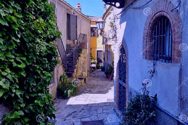 Emily, 31 — Escort in Santa Croce del Sannio, Italy