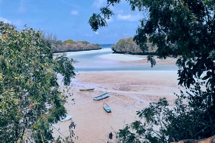 Emily, 31 — Escort in Takaungu, Kenya