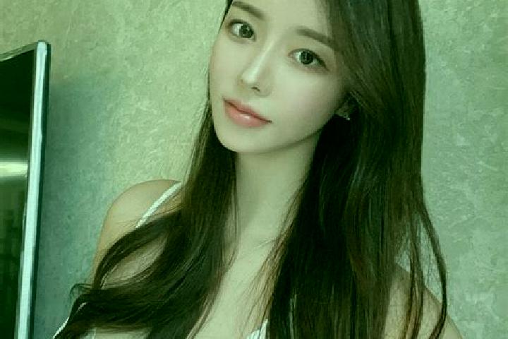 Emily, 31 — Escort in Wenfu, China