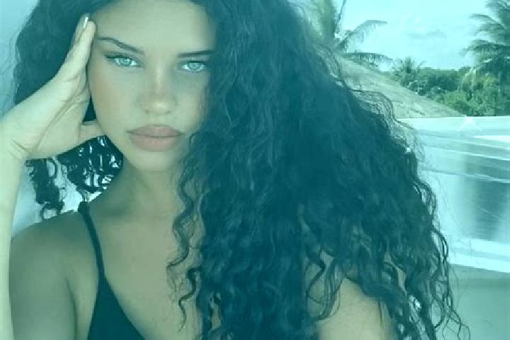 Emily, 32, a black grey-eyed latina companion based in Arcey. Offering CIM, Party Girl, Travel Companion, 69. Available for incall and outcall, day and eveni...