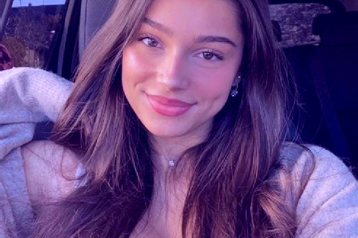 Emily, 32, a brunette blue-eyed indian companion based in Sandia. Offering Deep French Kissing, OWO, Erotic Massage, Party Girl. Available for incall and out...