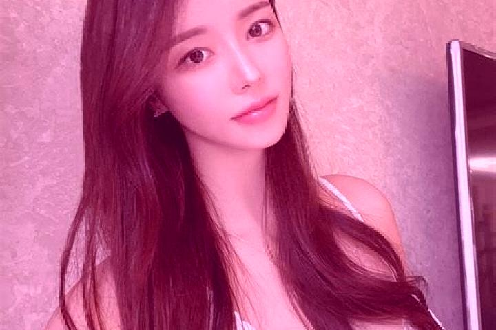 Emily, 32 — Escort in Huazhaizi, China