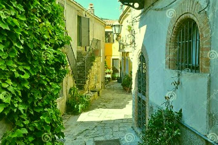 Emily, 32 — Escort in Santa Croce del Sannio, Italy