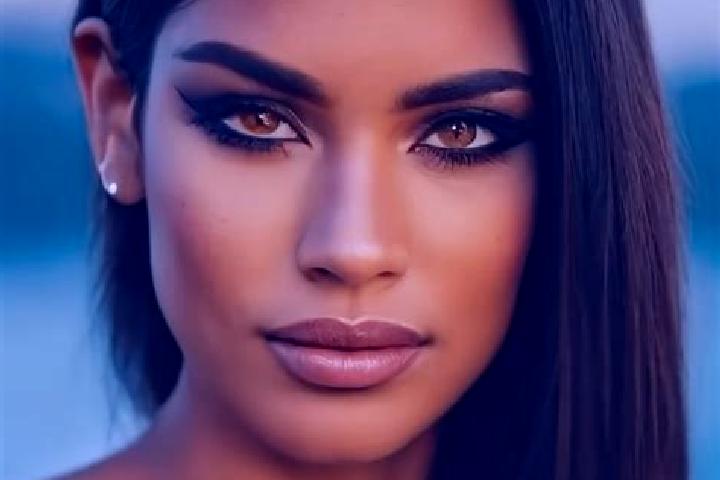 Emily, 33, a black brown-eyed latina companion based in Jijia. Offering Striptease, 69, Party Girl, BDSM. Available for incall and outcall, day and evening d...