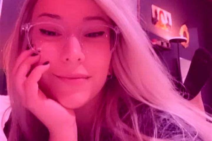 Emily, 33, a blonde grey-eyed mixed companion based in Arapoema. Offering Prostate Massage, Roleplay, A-Level, Couples, OWO. Available for incall and outcall...
