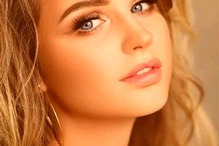Emily, 33, a dark blonde blue-eyed slavic companion based in Mansle. Offering Couples, Massage, GFE. Available for incall and outcall, day and evening dates.