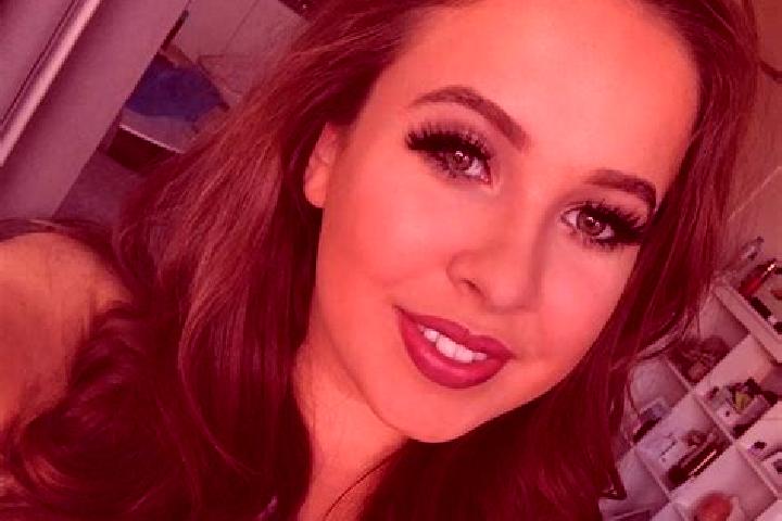 Emily, 33, a dark blonde dark-eyed mediterranean companion based in Las Rosas. Offering Dinner Date, Deep French Kissing, Striptease, Erotic Massage, Massage...