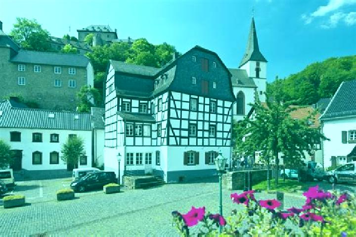 Emily, 33 — Escort in Blankenheim, Germany