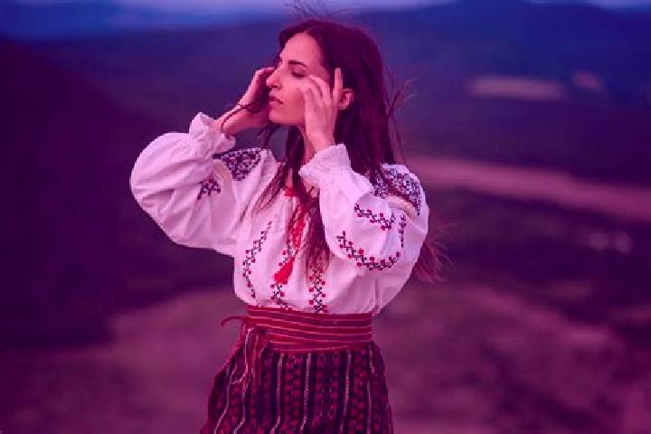 Emily, 33 — Escort in Cotofenii din Fata, Romania