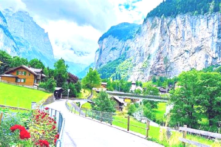 Emily, 33 — Escort in Nanikon, Switzerland